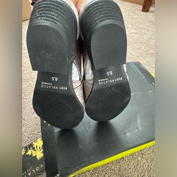 NEW in box Very Volatile Booties - Picture 5 of 6